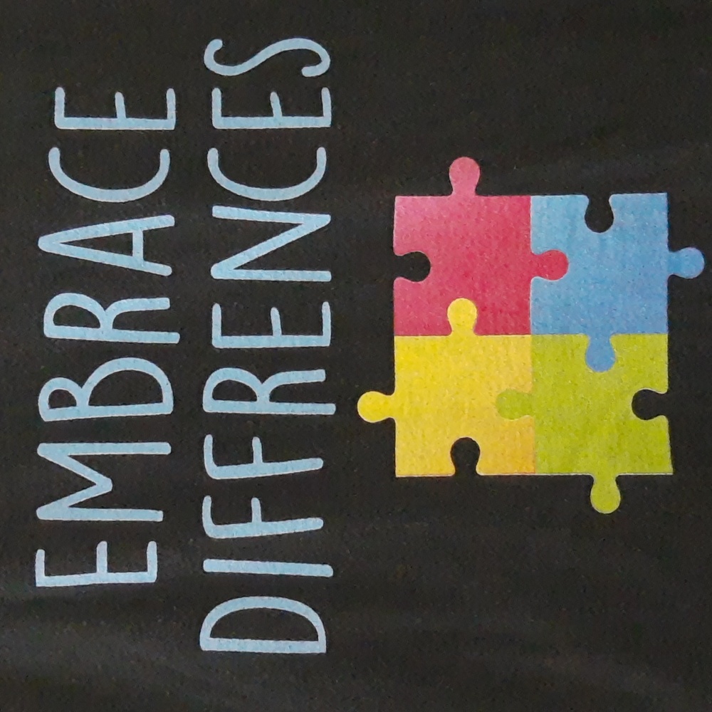 Embrace Differences Autism Awareness Distressed Graphics XL Black 100% Cotton - Picture 4 of 7